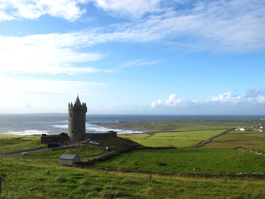 ireland-Doonagore castle